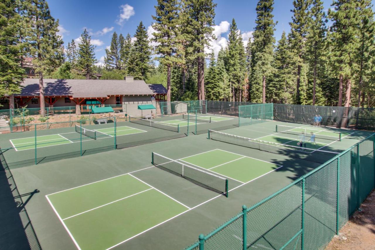Starry Aspen Grove Hotel Truckee Exterior photo