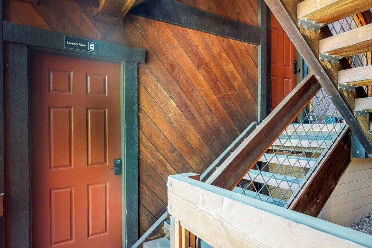Starry Aspen Grove Hotel Truckee Exterior photo
