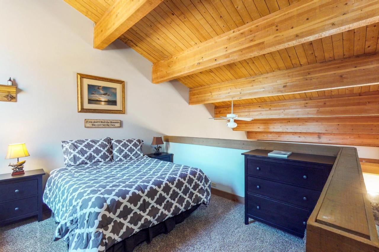 Starry Aspen Grove Hotel Truckee Exterior photo